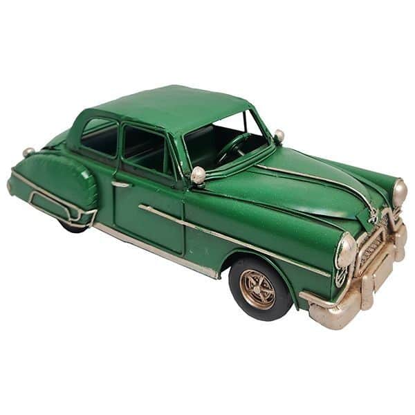 מכונית רטרו ירוקה קלאסית