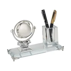 מעמד זכוכית יוקרתי עם גלובוס